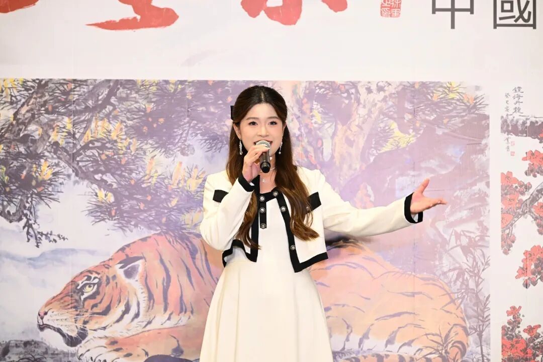 星海音樂學院碩士研究生沙曉丹演唱歌曲《在希望的田野上》