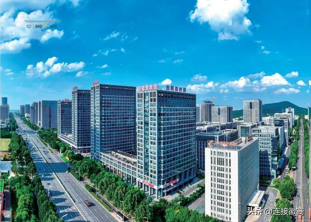 位于合肥高新区的云飞路被称作“量子大道”,道路两旁坐落着量子领域上下游关联企业20余家,一批量子领域尖端科技产业成果先后在这里问世