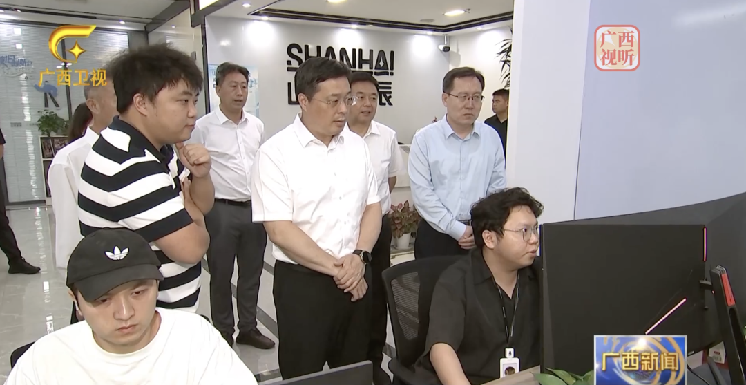 自治区主席调研微短剧和“95后”创始人交流(图1)
