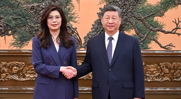 4月10日上午,中共中央总书记习近平在北京会见郑丽文主席率领的中国国民党访问团。新华社照片