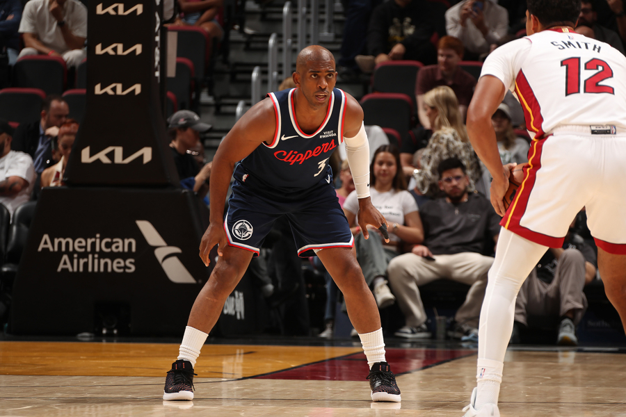 美国当地时间12月1日对阵迈阿密热火的比赛成为了保罗的告别之战