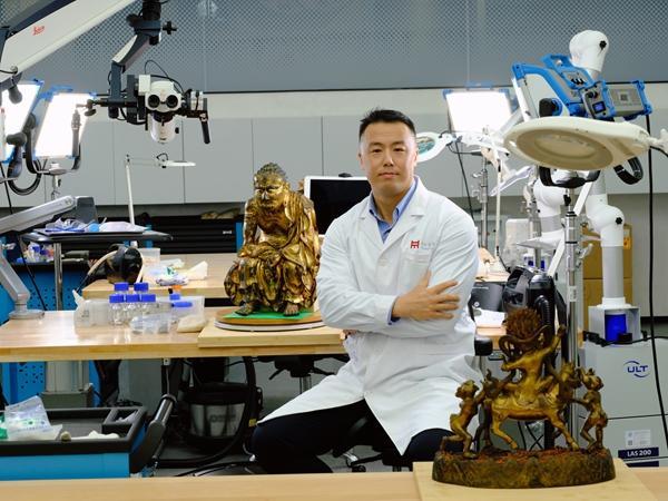 张珮琛在上海博物馆东馆开放式文保修复馆。受访者供图