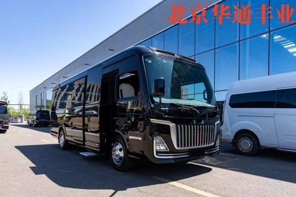 红旗国悦12座黑曜版价格 华通丰业最大红旗国悦4s店