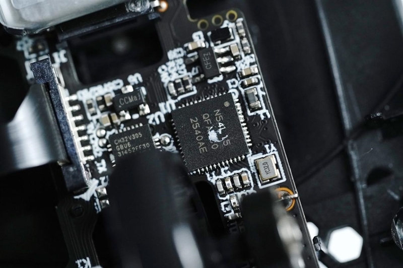 39g无打孔+原生双8K!雷柏VT0 Air MAX / VT3s Air MAX鼠标评测:轻到飞起还快到极致