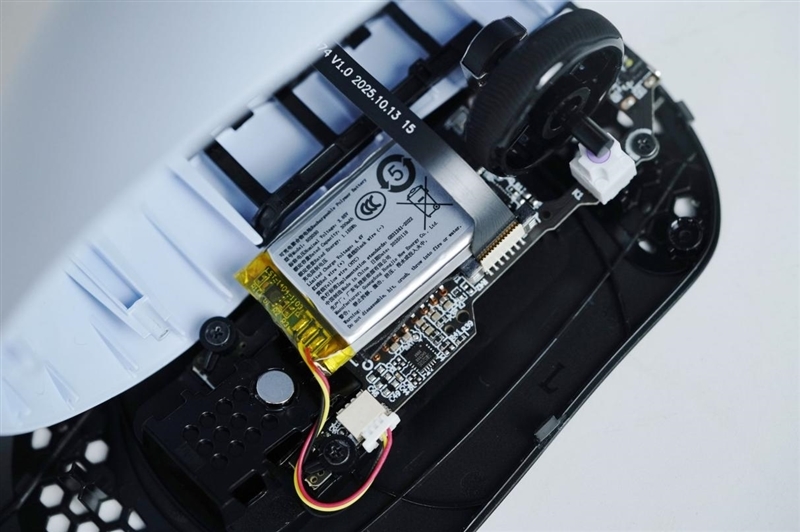 39g无打孔+原生双8K!雷柏VT0 Air MAX / VT3s Air MAX鼠标评测:轻到飞起还快到极致