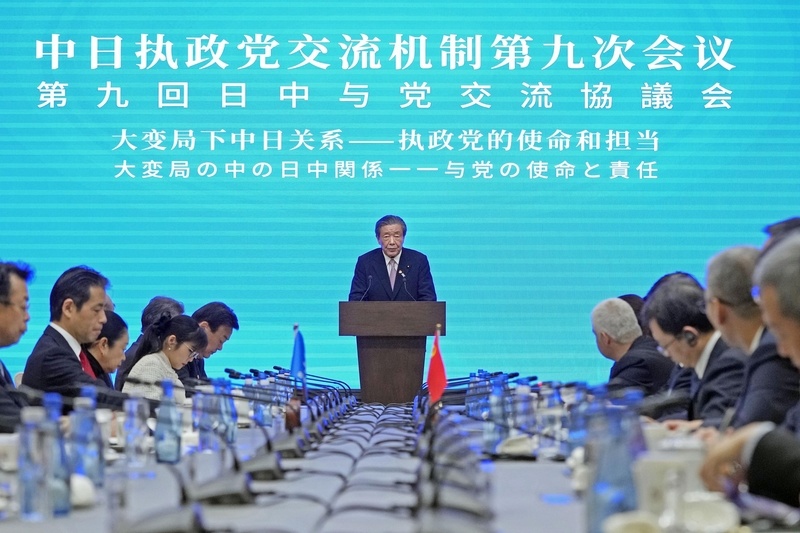 2025年1月14日，中国北京，由时任日本自民党做事长森山裕等东说念主构成的日本在野党代表团于13日抵达北京，14日两边共同举行中日在野党交流机制第九次会议。这是自2018年10月后，时隔约7年两国重启在野党交流机制。 IC Photo