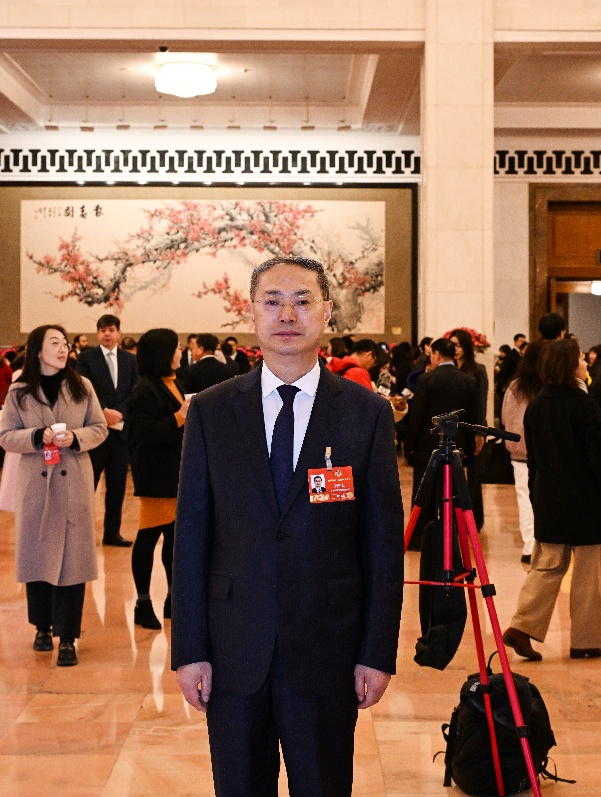 周世虹.png