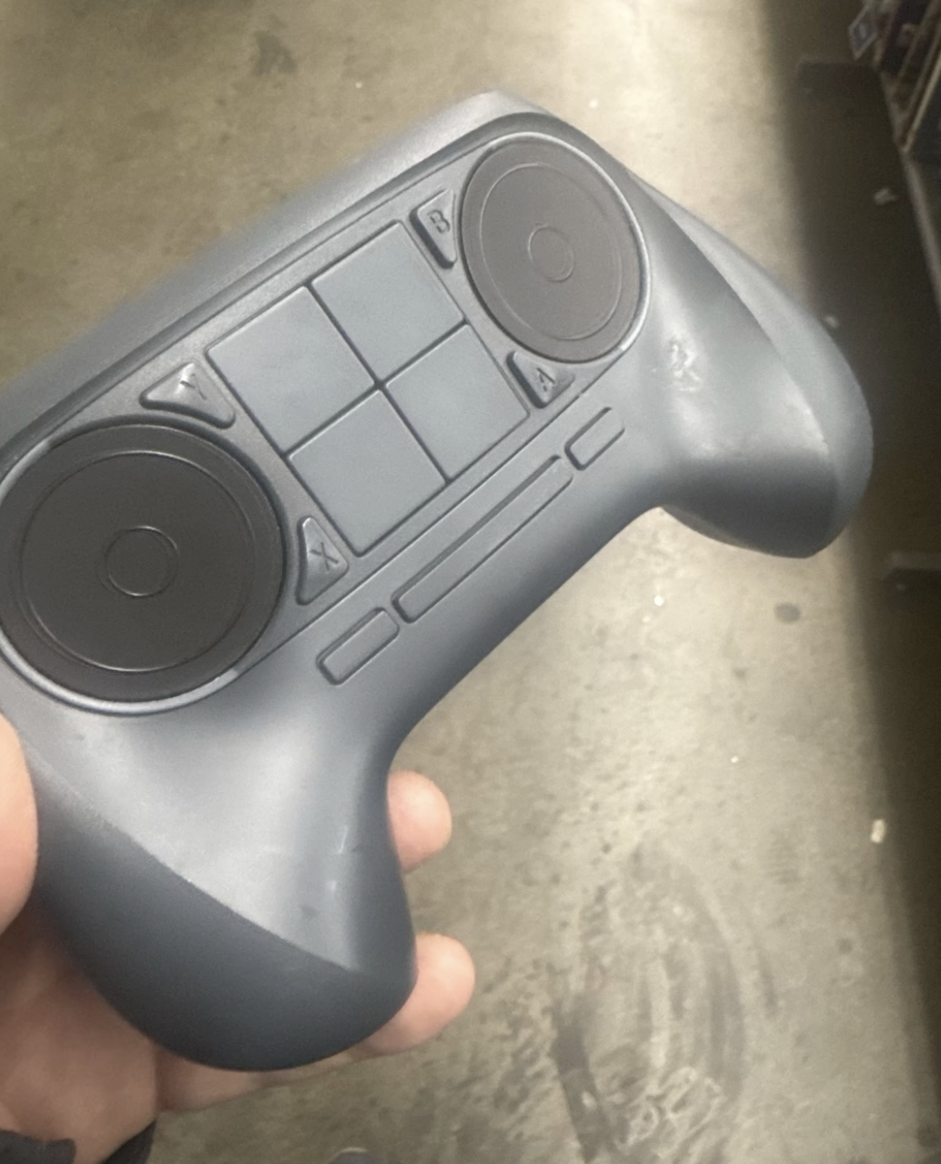 玩家淘到V社初代 Steam 手柄原型机