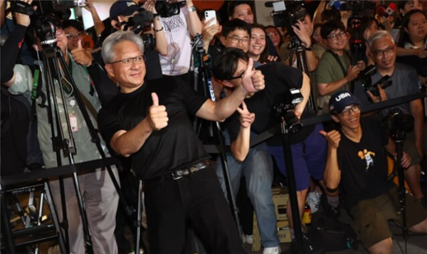 台积电首次回应华为韬定律：概念早就有了 芯片耗电量才是关键 黄仁勋：依旧领先十年