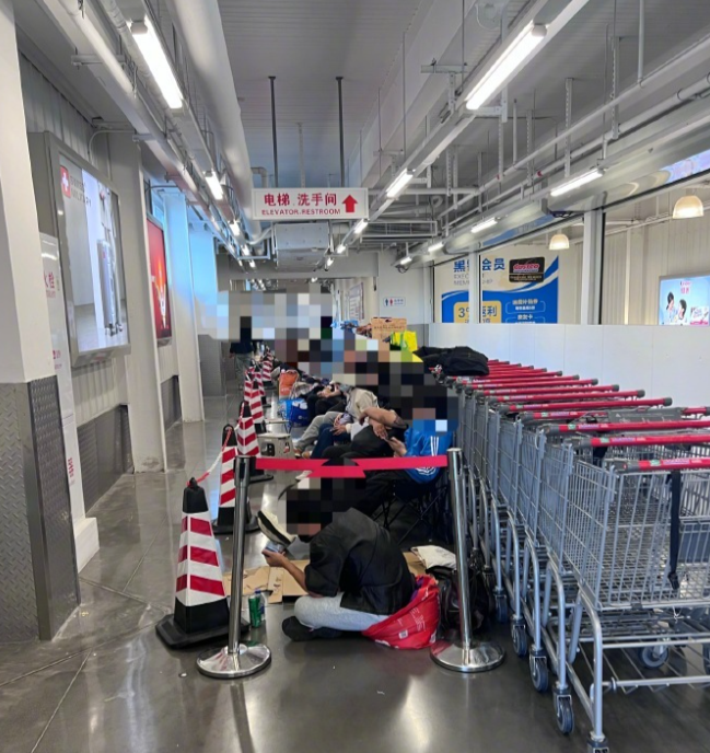 开市客卖场等候队伍