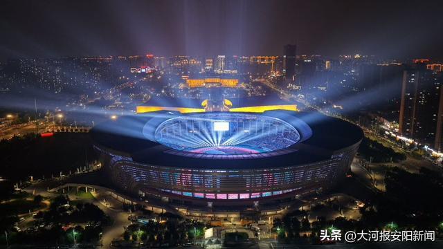 河南省第十五届运动会开幕式现场 冀坤 摄影