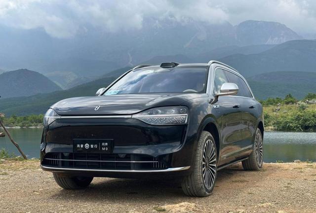 拥有一辆问界m9,原本是我这个年纪初老者没有想过的事,我最初对智驾毫无了解,如今却感受到科技带来的颠覆与便利,体验超乎想象-有驾