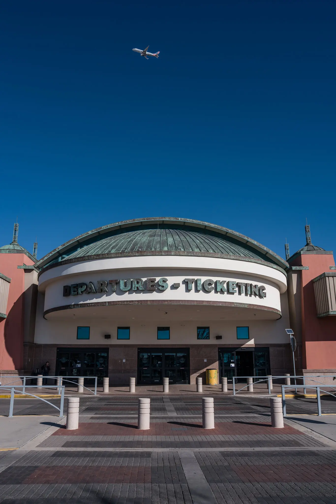 ▲美国联邦航空管理局10日晚决定关闭埃尔帕索空域