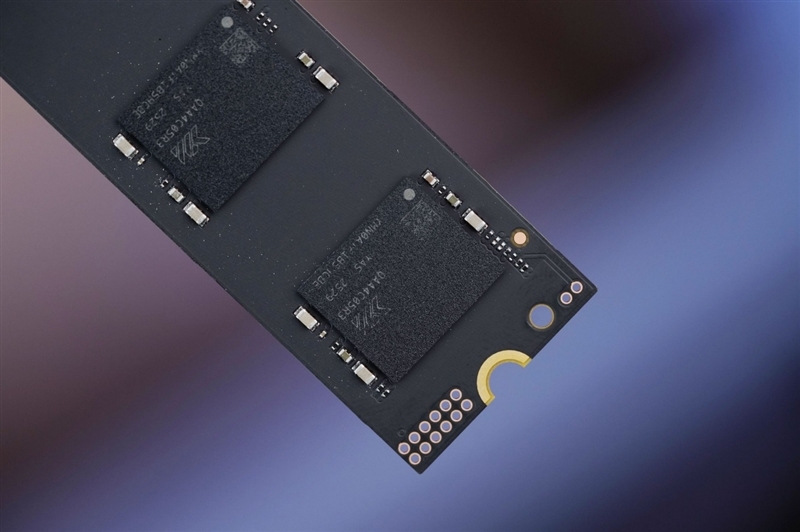 还有比它更强的OEM固态吗！长江存储PC550 1TB评测：不用散热片也能满速的PCIe 5.0 SSD