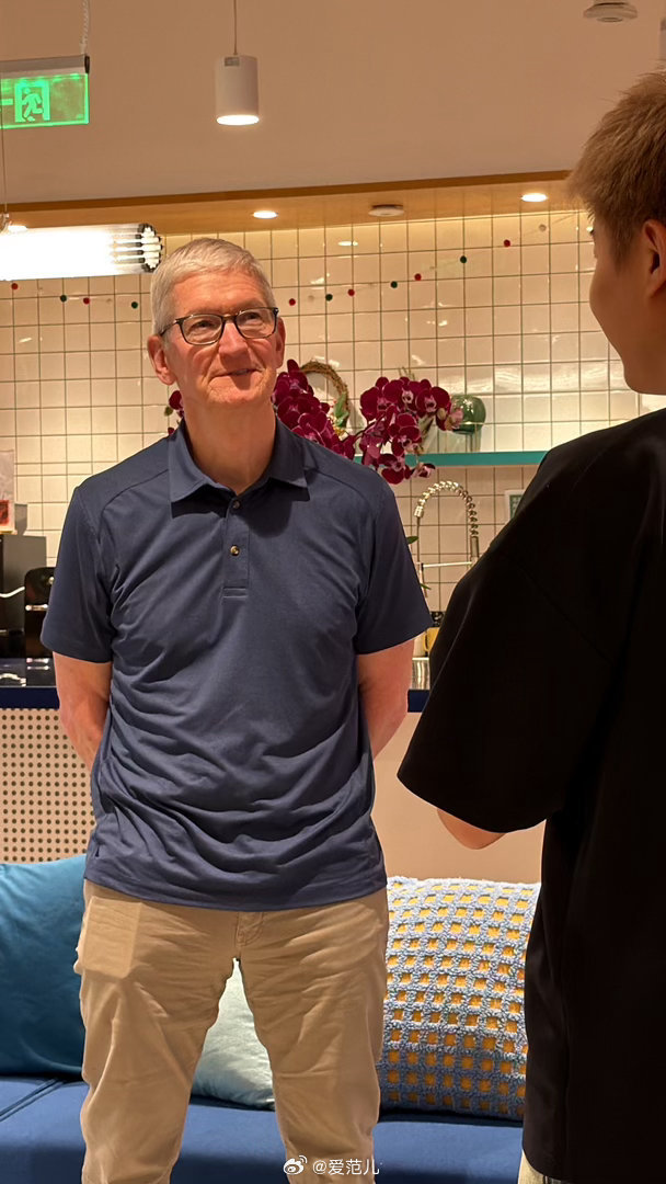 #爱范儿在现场# 今天下午，库克到访上海的蓝盒子睡眠，与这个年轻的创