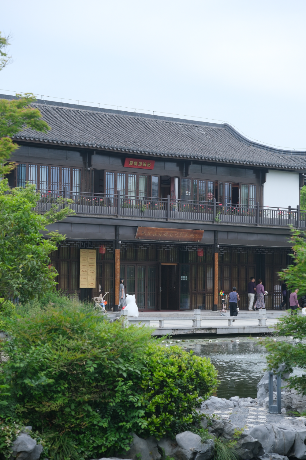 5月8日，位于浙江省杭州市桃花湖公园的上城区婚姻登记服务中心一景。新华社记者朱高祥 摄