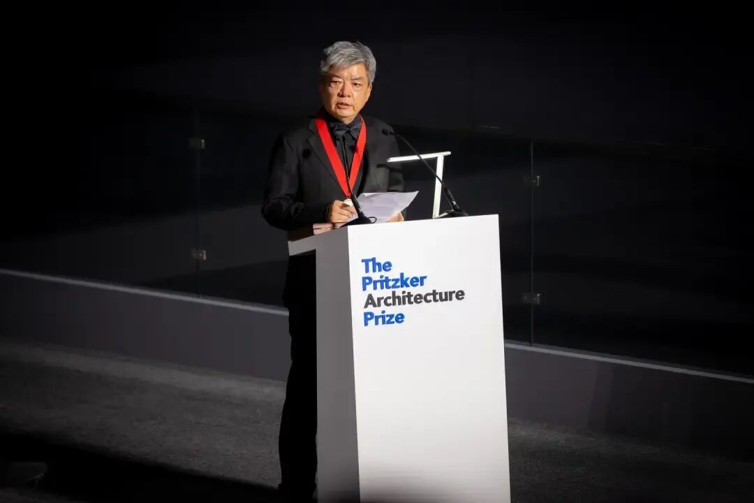 刘家琨发表获奖感言，图据普利兹克建筑奖官网