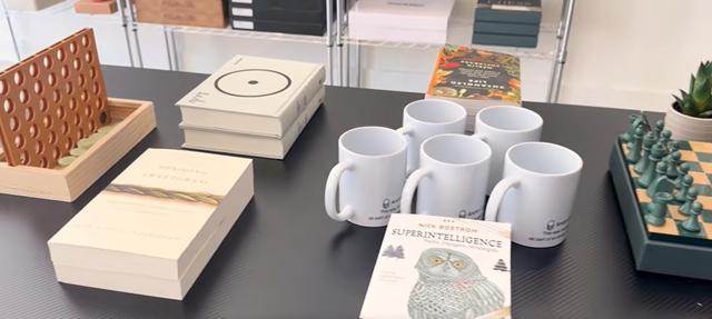 救命!我的老板是个AI,它正通过摄像头看我玩手机