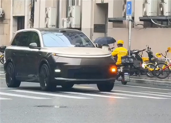 新一代理想L9无伪实车曝光：整体变圆润 首次用上双色车漆