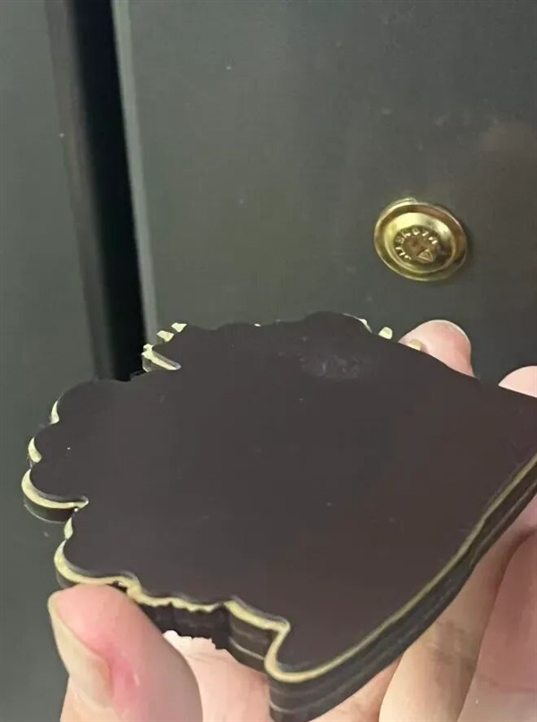 很多人冰箱上都有!一直这种贴 可能真的会伤冰箱