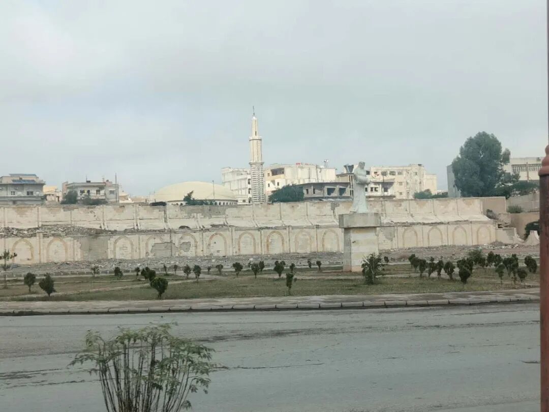 ◆拉卡曾经的自由女性广场,如今雕塑已被推倒。(拍摄:黄瑜珊)