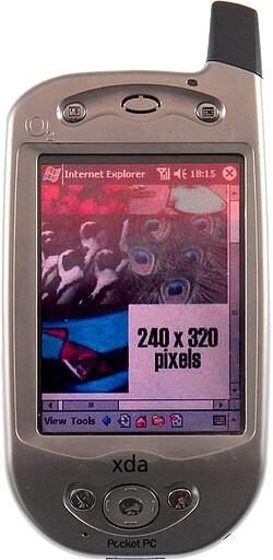 O2 XDA,首款“掌上电脑手机”,也是微软首款内置移动连接功能的大屏幕设备。