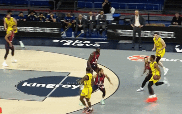 官宣!湖人神兵重返NBA!勇士克星啊… 官宣!湖人神兵重返NBA!勇士克星啊…
