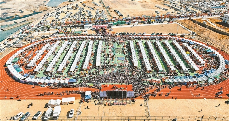 达孜区第四届年货节暨便民生活节全景。
