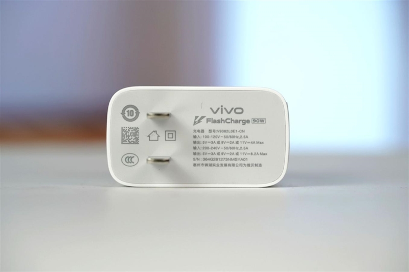 天玑9500搭配蔡司影像 vivo X300s手机全面评测:省心耐用的直屏主力机