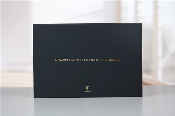 全新展翼三折叠手机！华为Mate XT 2非凡大师图赏