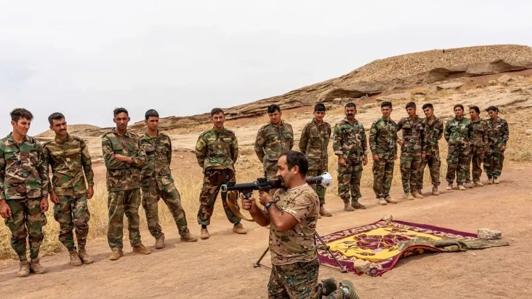 ◆伊朗库尔德分离势力武装分子在埃尔比勒附近的一处据点受训。