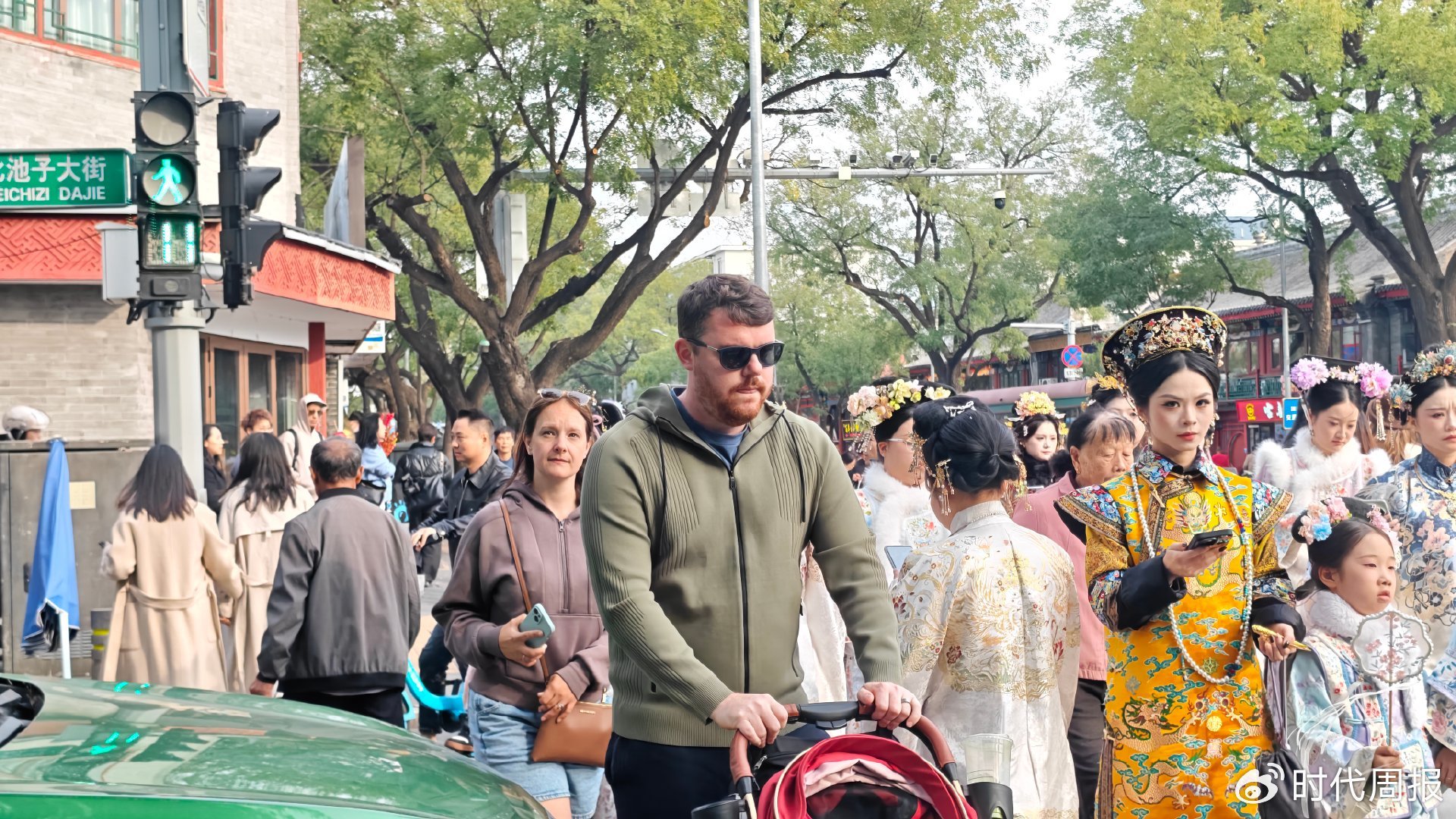 北京街头的外国游客 图源:时代周报记者