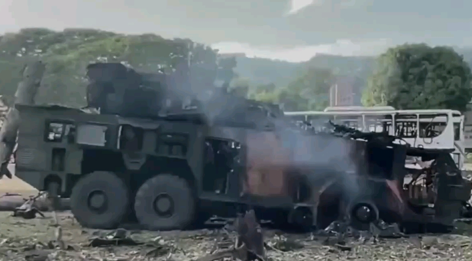 被摧毁的委内瑞拉“山毛榉-M2E”防空导弹发射车。