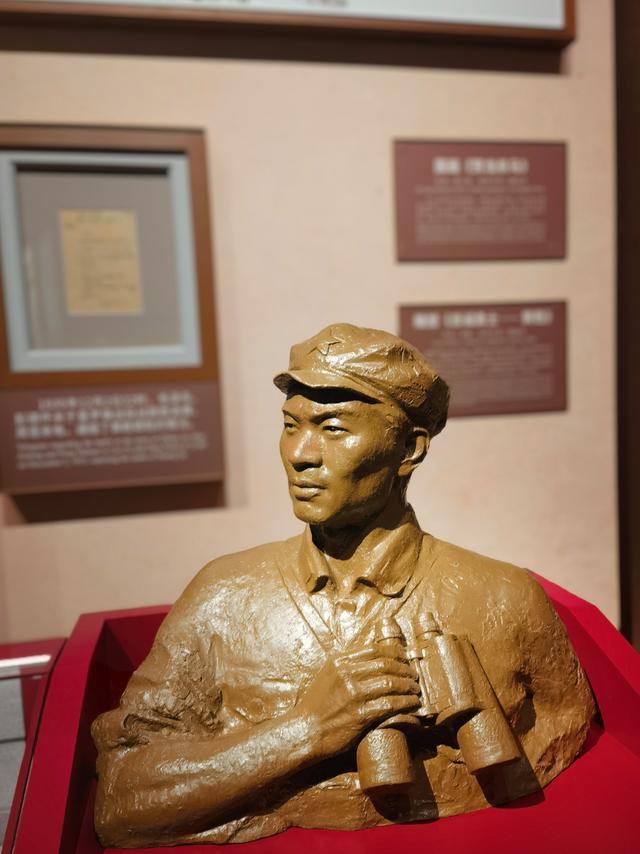 黄甦雕塑。