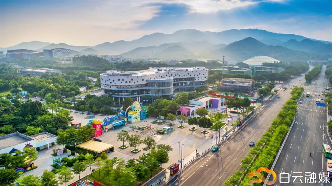 晨曦下的儿童公园.jpg
