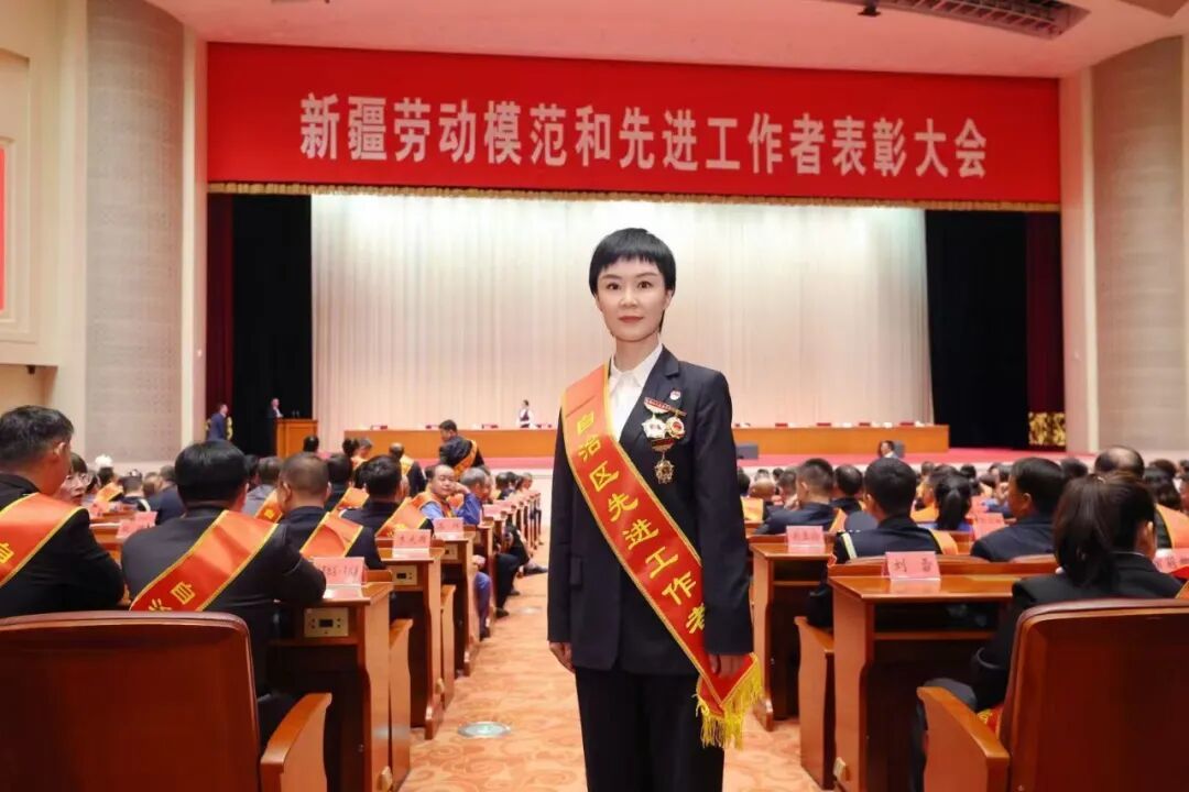 2025年4月30日,她发在朋友圈的照片