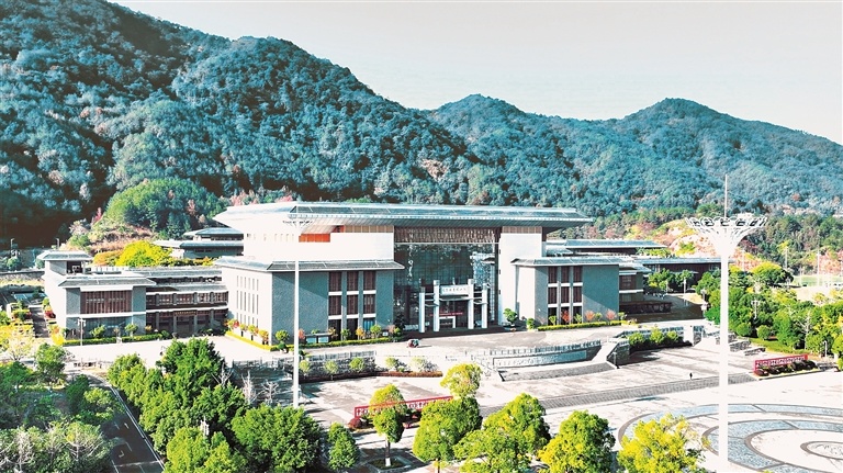 一纸族谱跨海峡 两岸同胞共寻根