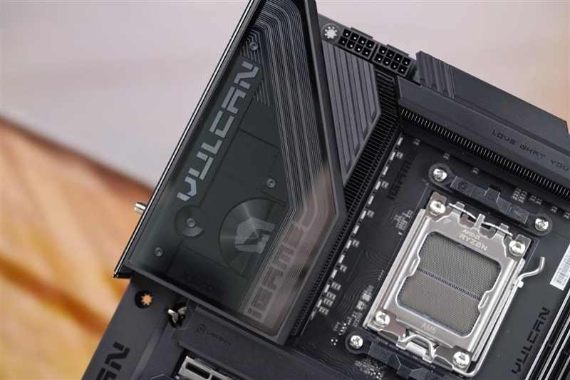 AMD X3D最强优化!七彩虹iGame X870E Vulcan OC V14火神主板评测:专属优化 温度更低性能更强