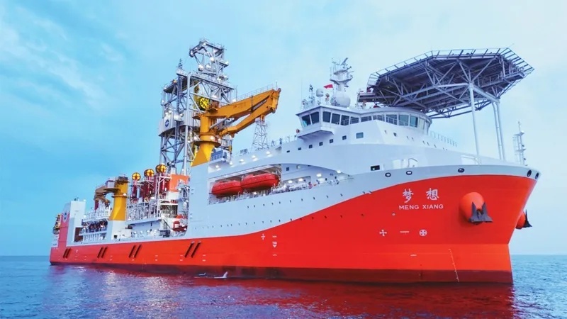 新时代以来,我国海洋科技创新步伐持续加快,推动海洋经济发展提质增效。2024年11月17日,习近平总书记致信祝贺我国自主设计建造的全球最先进的大洋钻探船“梦想”号建成入列,激励广大科技人员积极投身建设海洋强国、科技强国。图为“梦想”号。 自然资源部供图