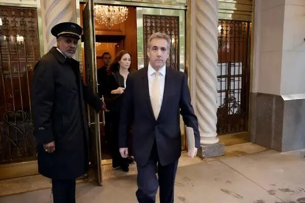 公布的文件显示,在特朗普的律师迈克尔·科恩于2019年2月在听证会上作证时,爱泼斯坦正在与质询该律师的检察官普拉斯基特短信沟通 纽约时报