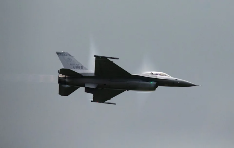台空军F-16战机 资料图 图源：台湾中天新闻网