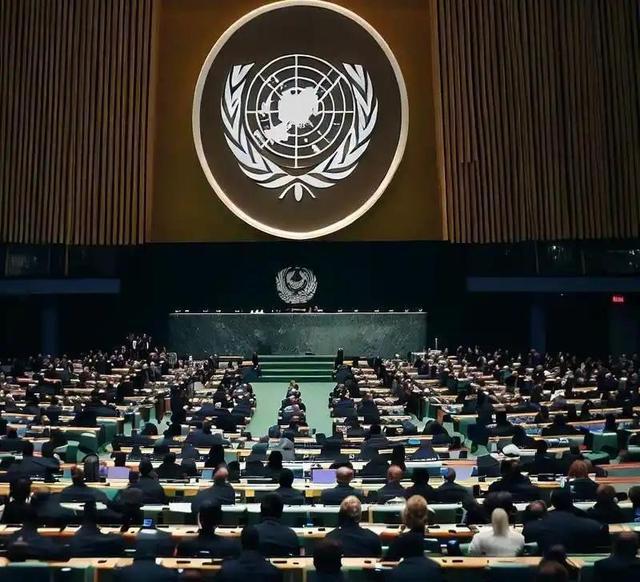 欠联合国的钱，美国还了11亿，特朗普担心，拖下去就是“帮中国”