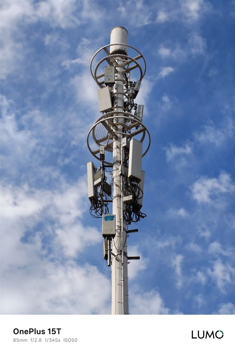 小屏不妥协配置反升级！一加15T手机深度评测：小巧玲珑的满血性能旗舰