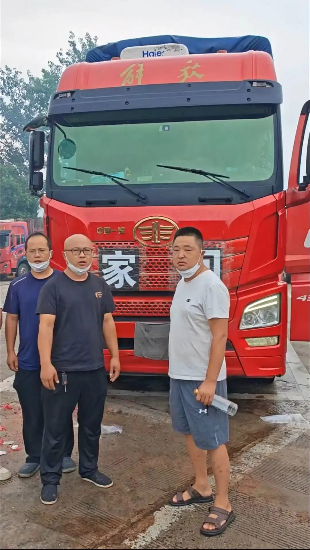 ● 出发前举行仪式。由讲述者提供的视频截图