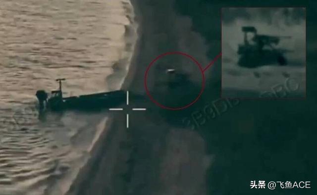 乌军公布影片显示，一艘海上无人艇将搭载机枪的武装地面无人车运送至金伯恩沙嘴（Kinburn Spit）岸边