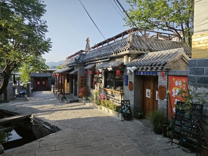 王平镇西落坡村“好柿花生”小院。