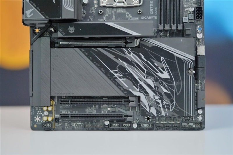 EXPO ULL到底有多强!技嘉X870E AORUS ELITE X3D主板评测:一键提升5%游戏帧率