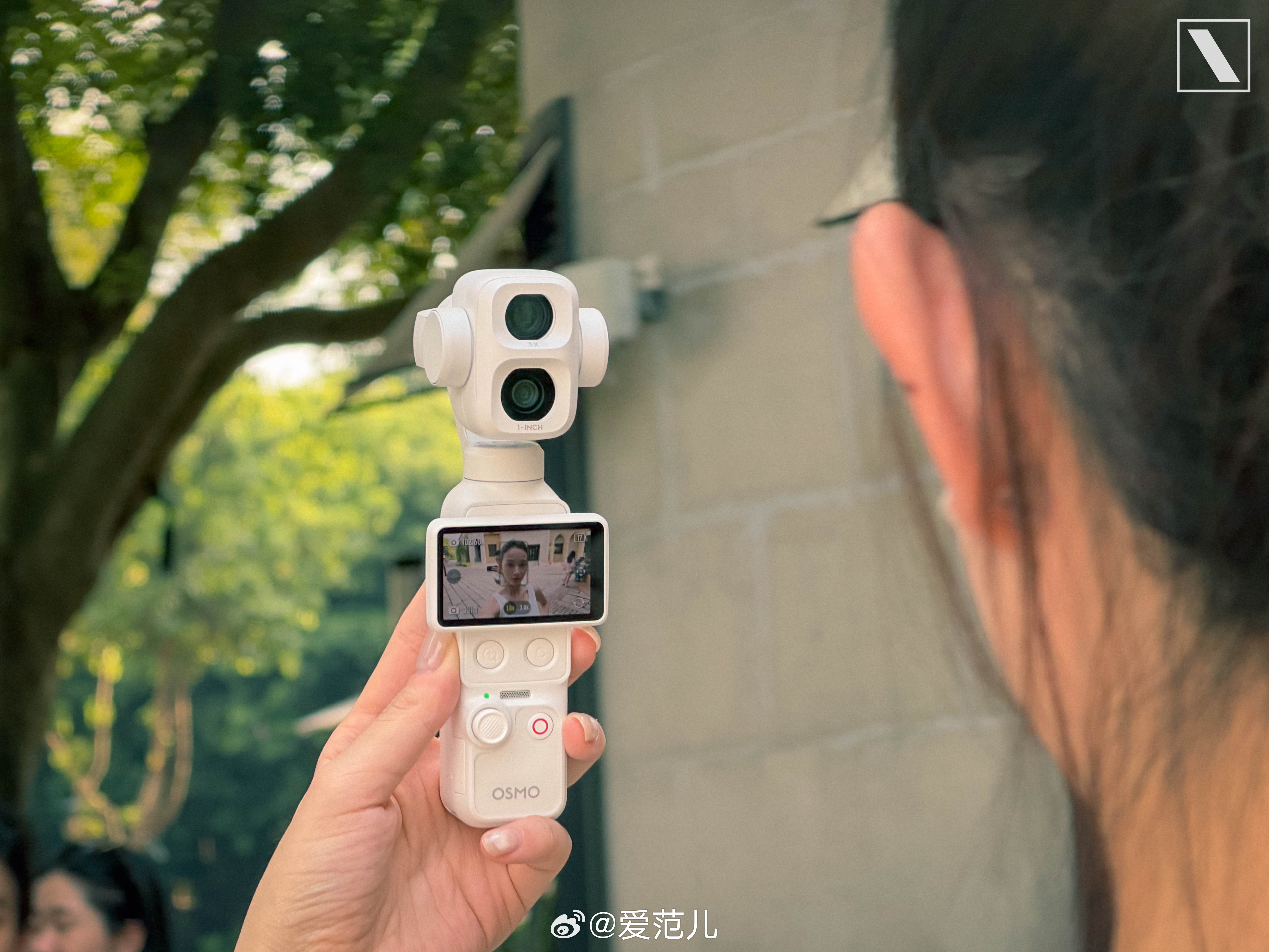 #爱范儿图赏#｜白色 Pocket 4P：清清爽爽换身新衣裳 爱范君