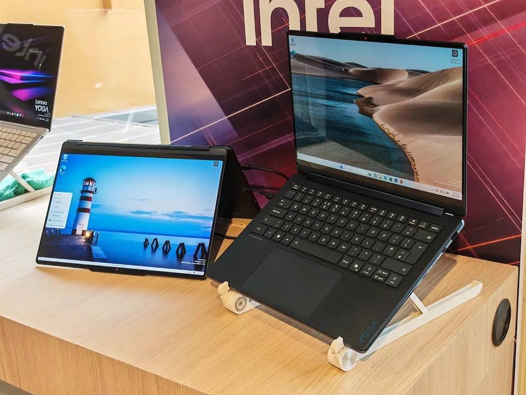 折叠屏掌机、电脑拆成乐高:联想是 MWC 上最抽象的厂家|MWC 2026