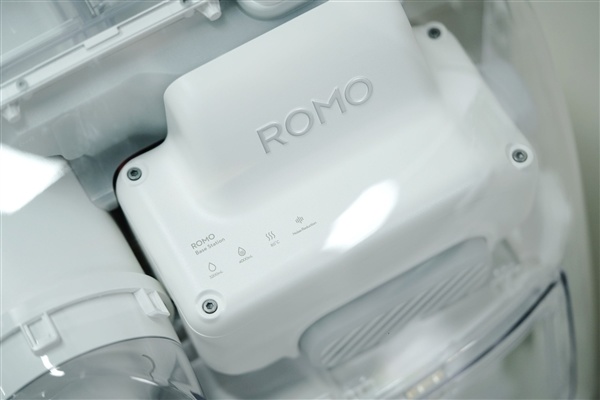 透明美学+无人机避障 大疆ROMO P2扫拖机器人全面评测：始于颜值，陷于智能，忠于实力